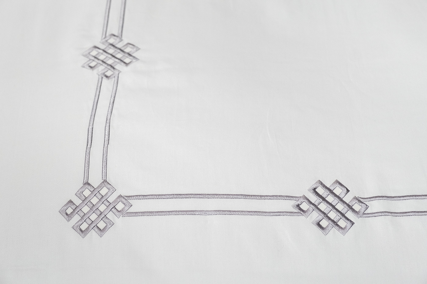 Комплект постельного белья «Арктик» с вышивкой кинг сайз 220х240см серый 11