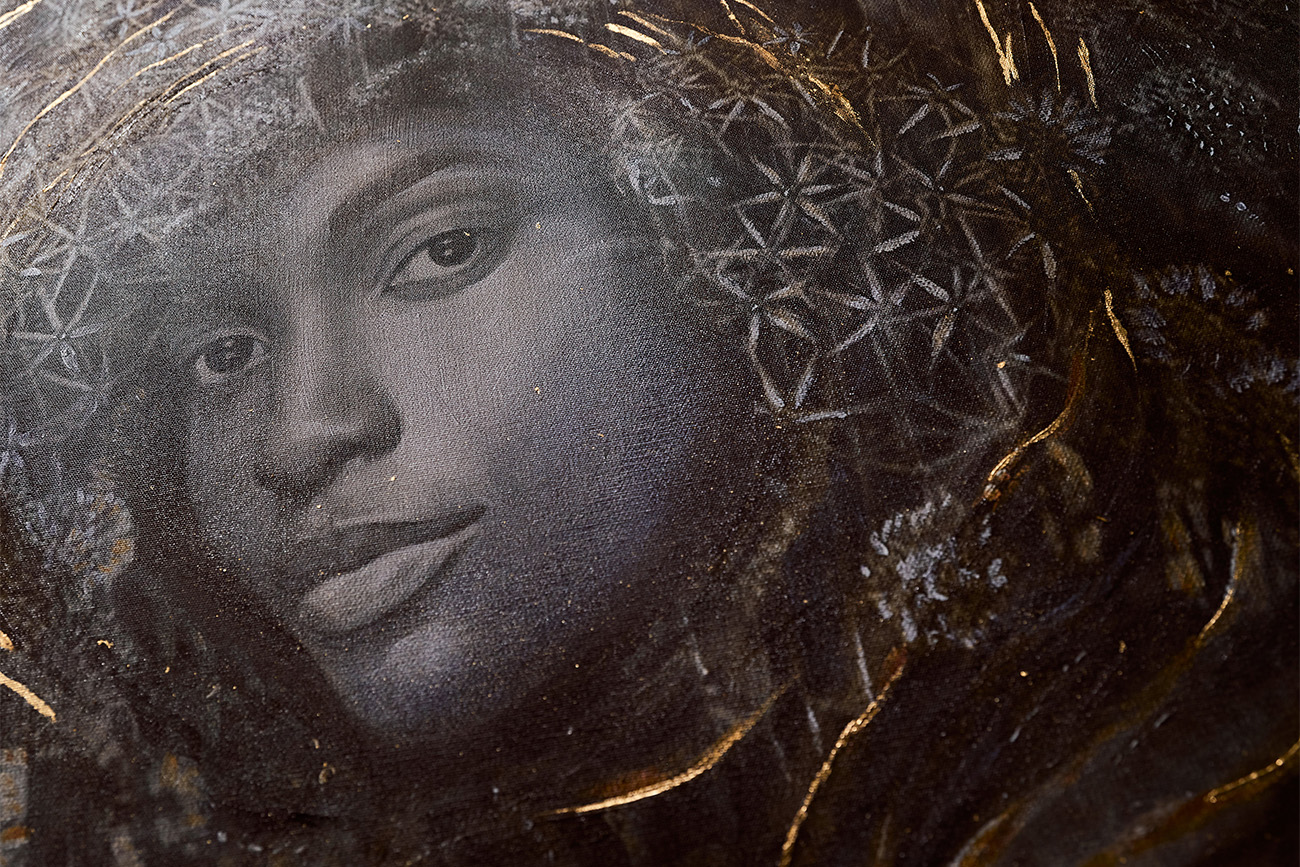 Холст «Нежность» в багете латунь 4