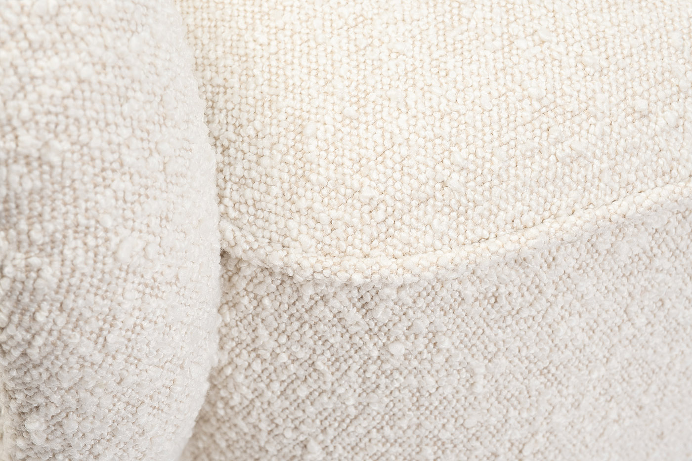 Кресло букле кремовое 4