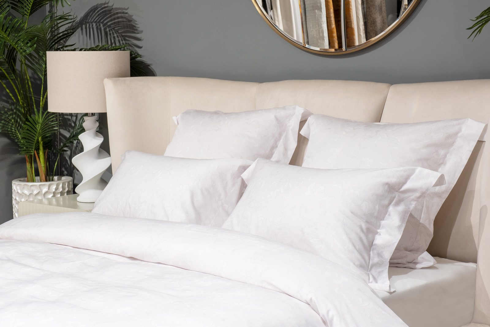 Простыня сатиновая 240х180см белая 1