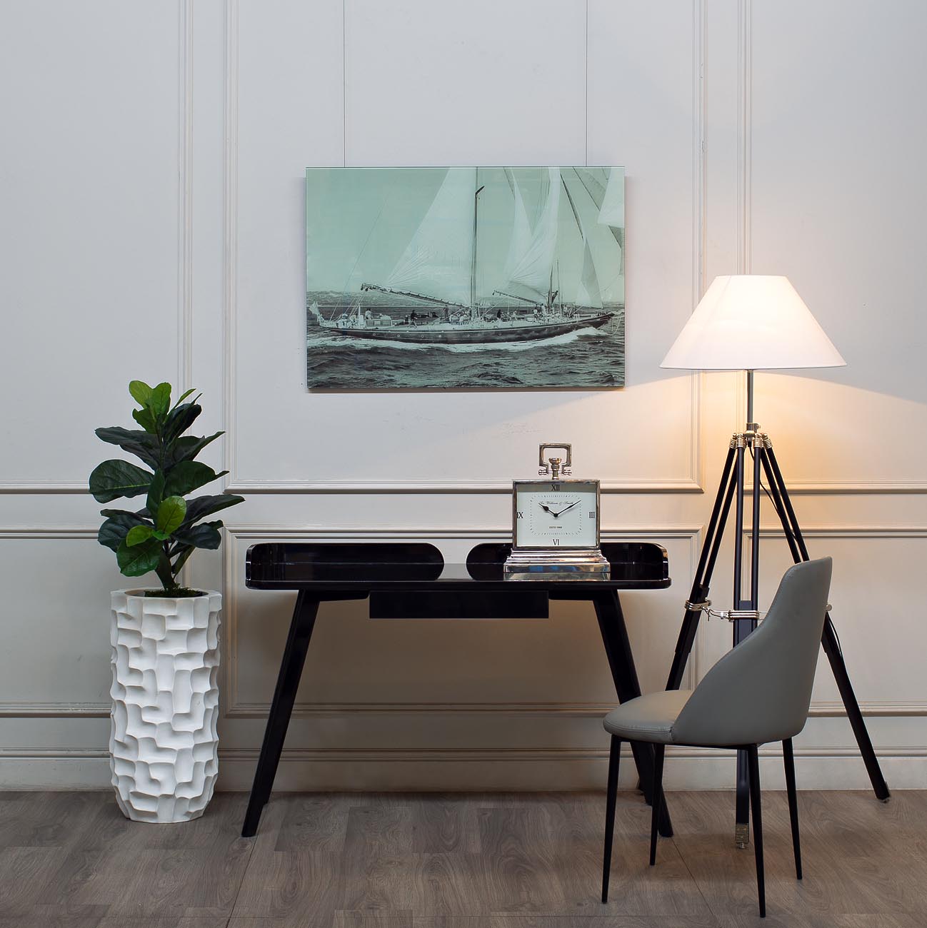 Кашпо белое напольное 4