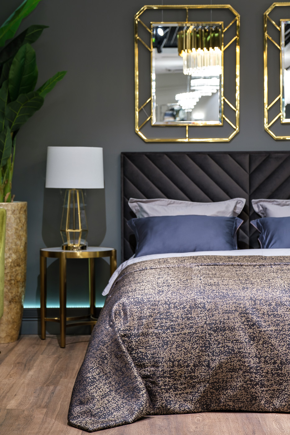 Лампа настольная прозрачное стекло/золото (белый абажур) 6