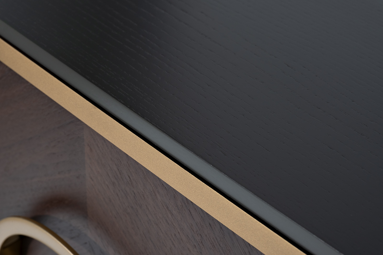 Тумбочка прикроватная с 2-мя ящиками темный шпон 6