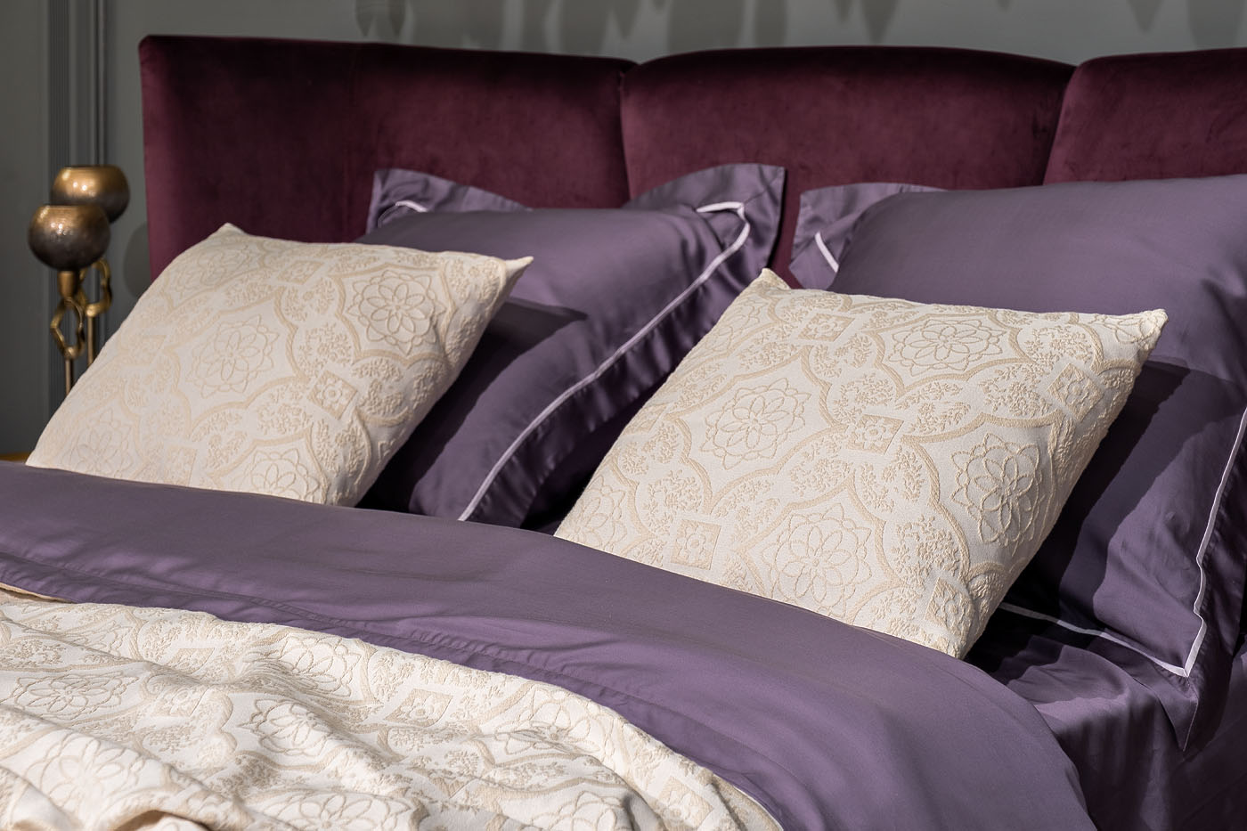 Наволочка декоративная «Тиара» 50х50см бежевая 1