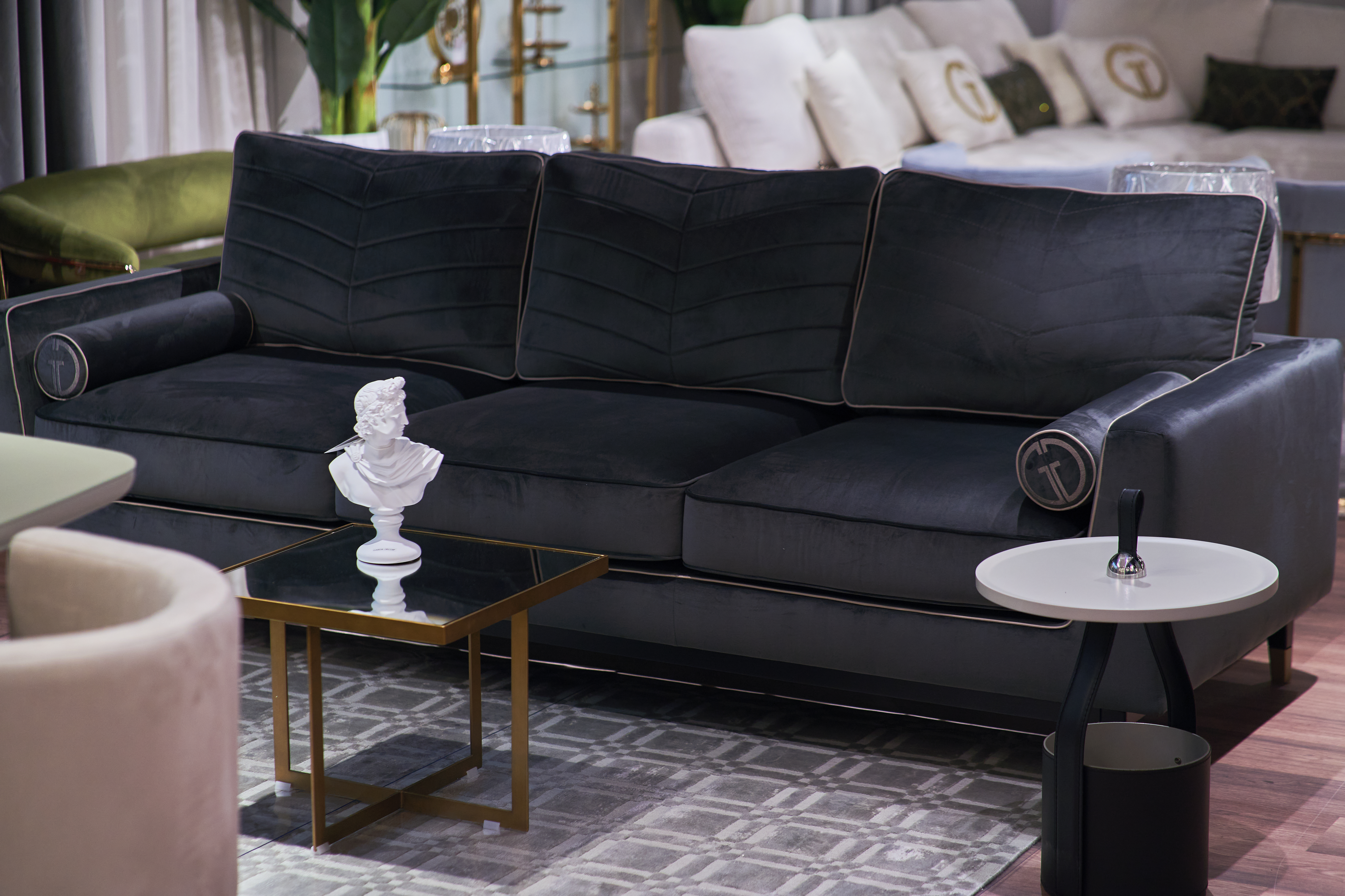 Диван Мадрид Память(Madrid Memory) трехместный велюровый серый с кантом 9