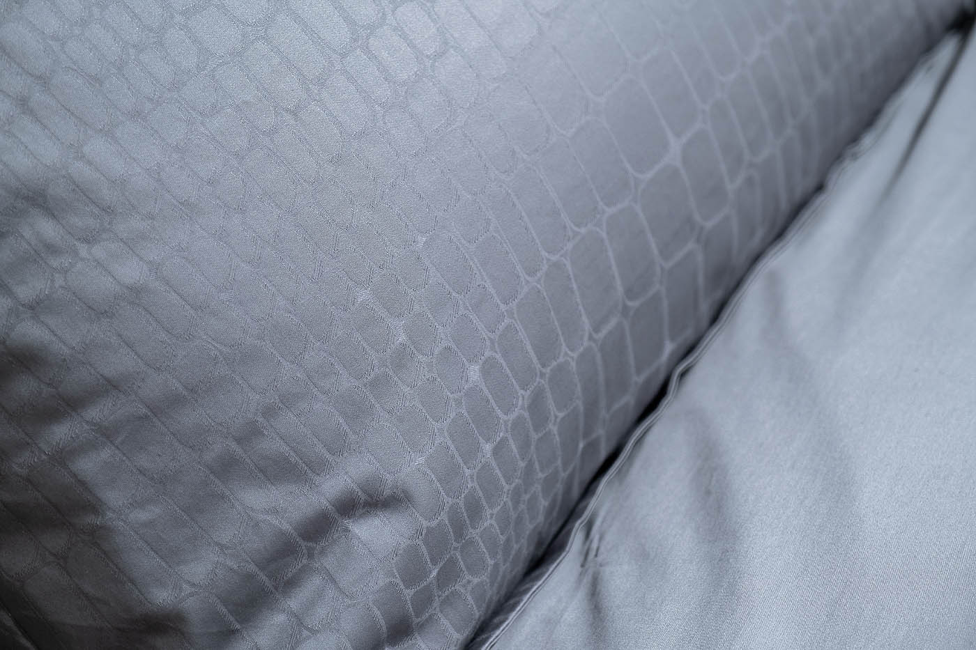 Комплект из 2х наволочек сатиновых жаккард «Змейка» 70х70см серый 2