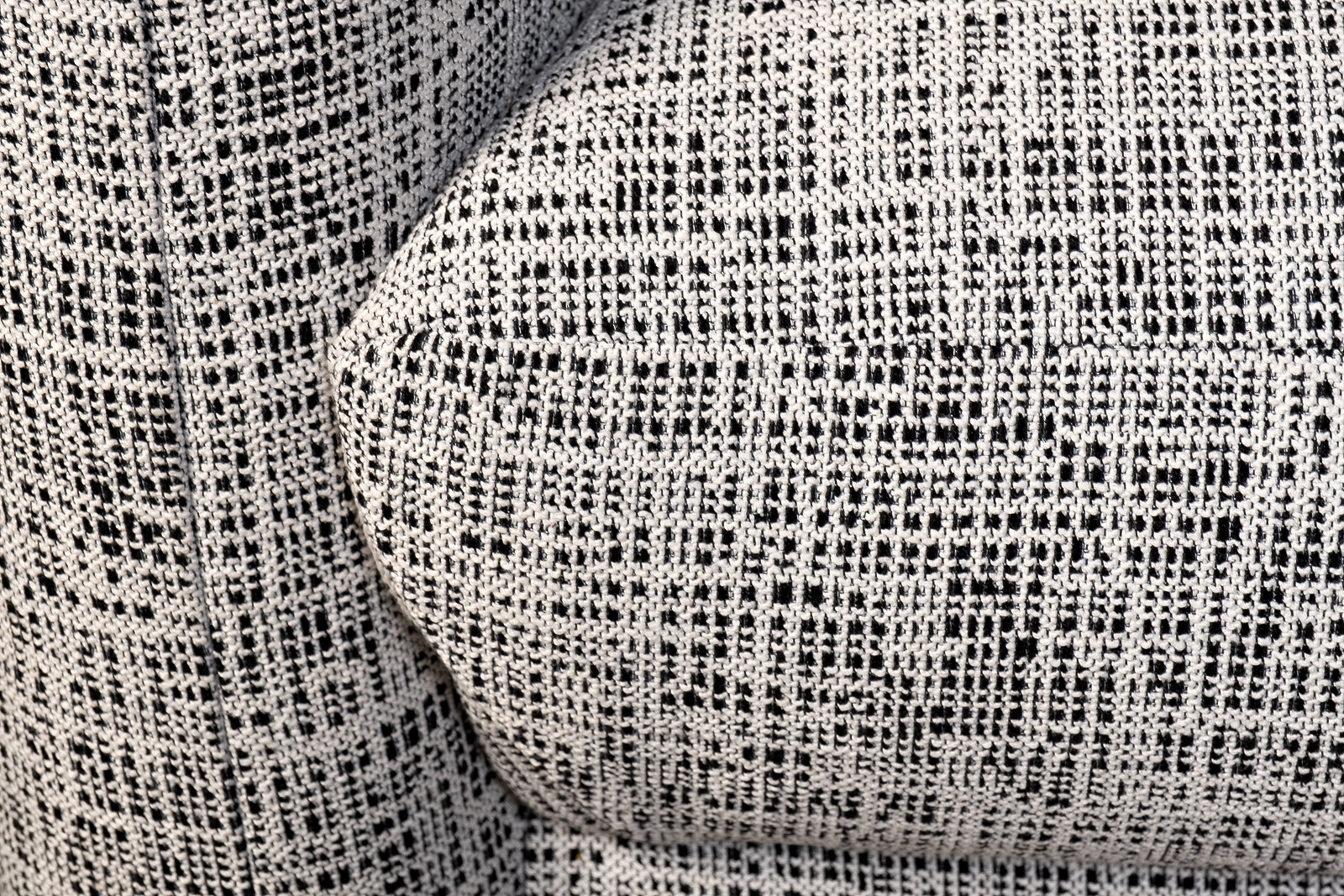 Диван трехместный серый 4