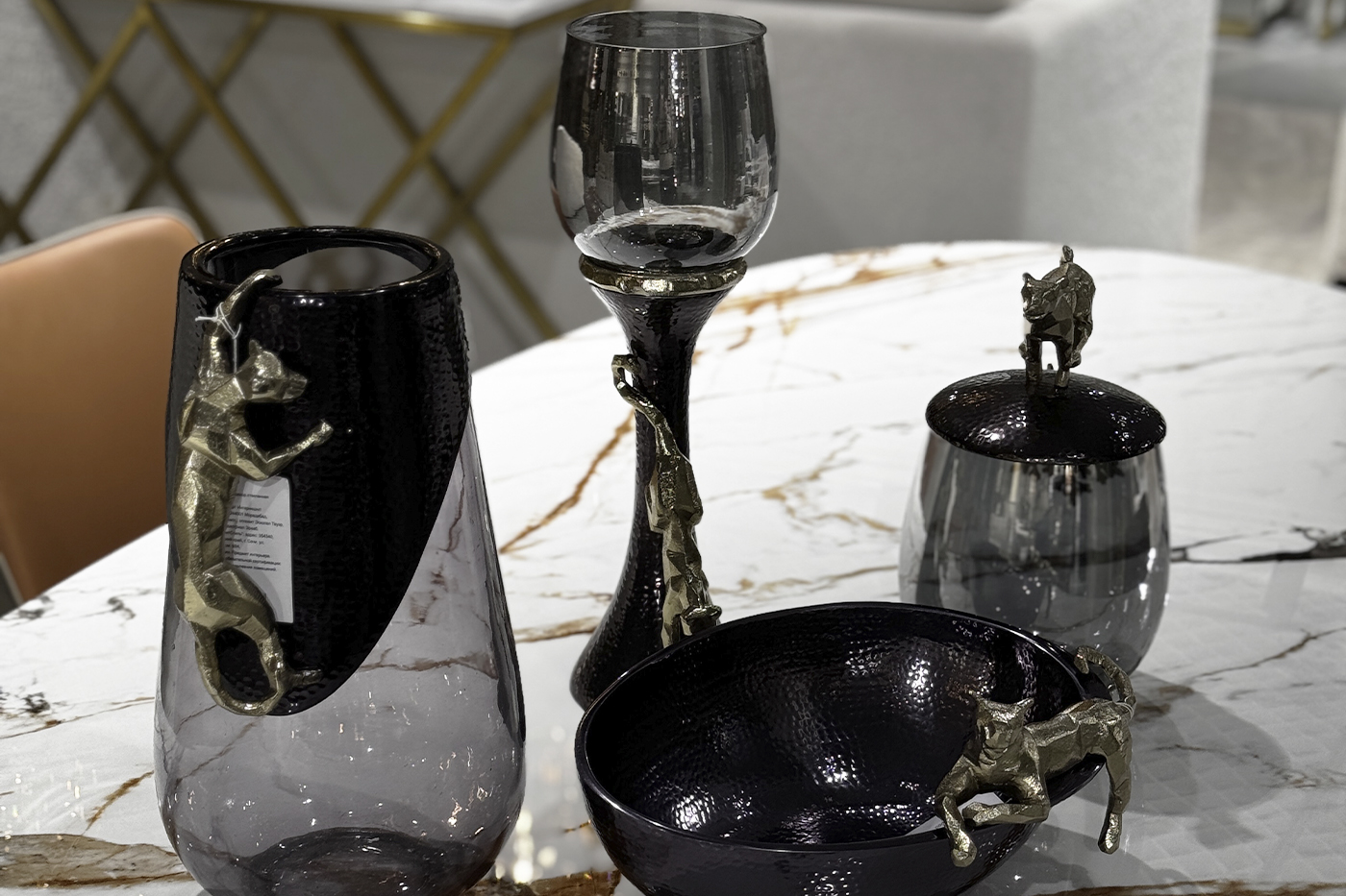 Блюдо декоративное «Ягуар» черное с золотом 4