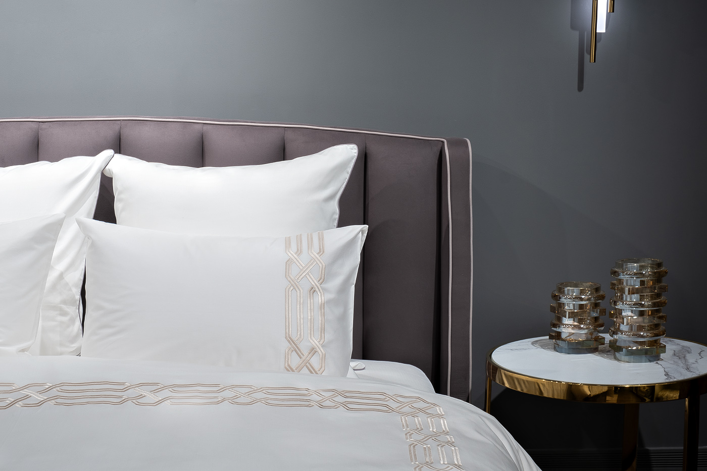 Комплект постельного белья «Паллада» с вышивкой семейный 145х210см золотой 4