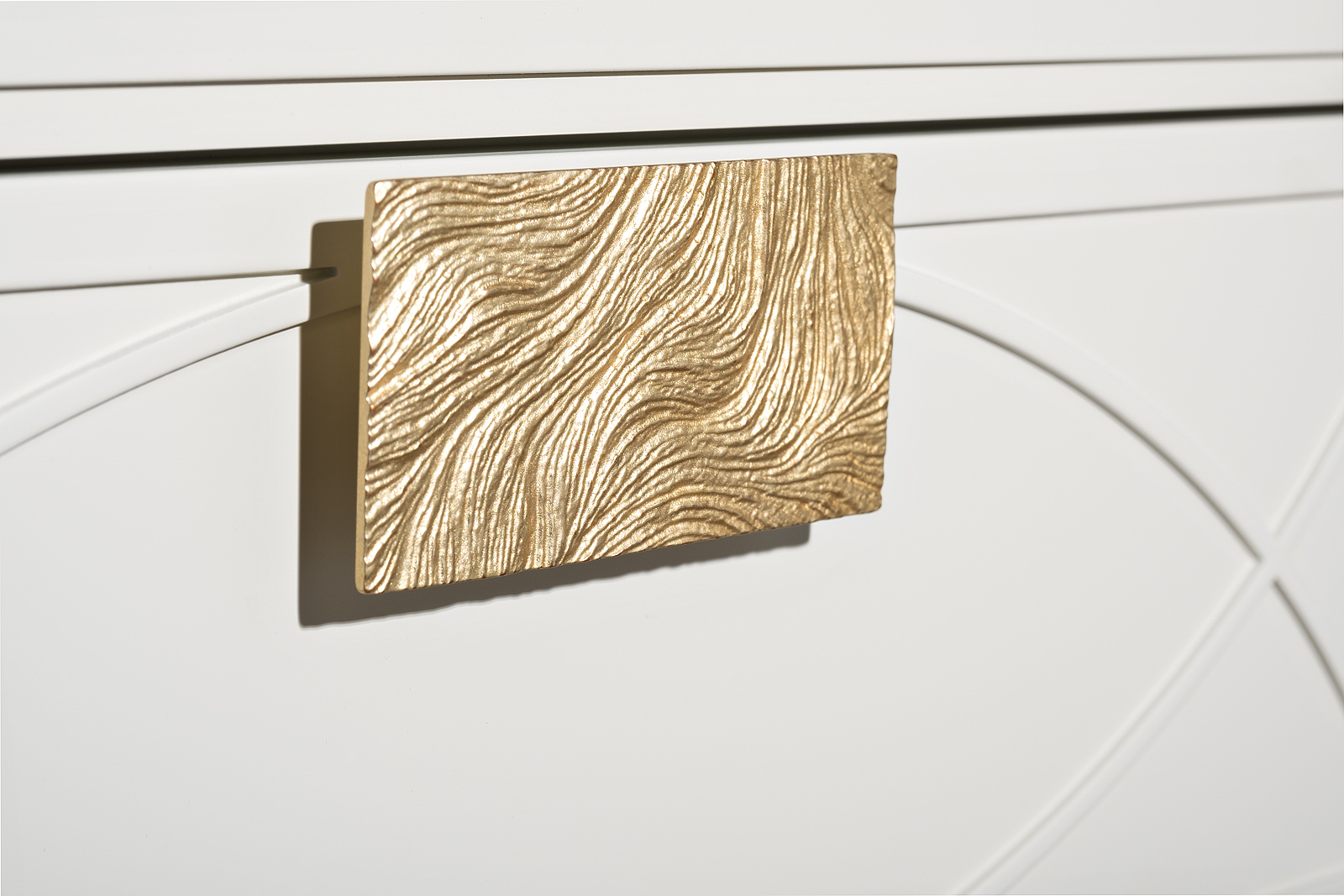 Шкаф-витрина с 2-мя стеклянными фасадами с консолью бежевый 3