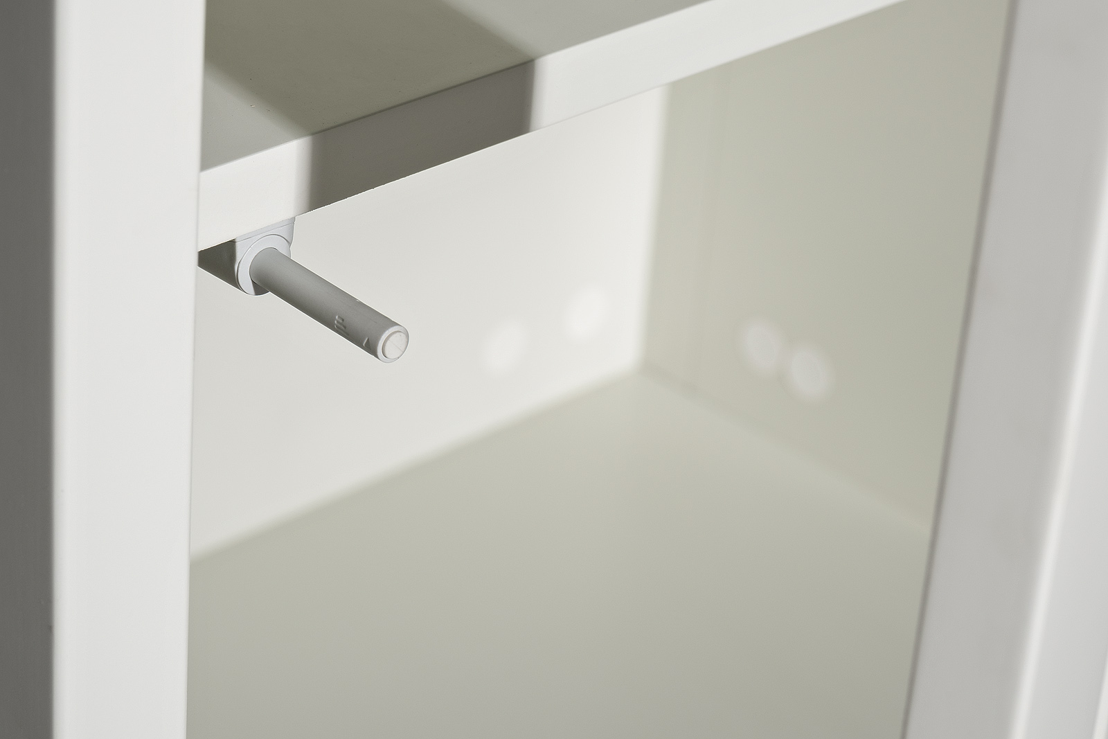 Шкаф-витрина со стеклянным фасадом с тумбочкой прикроватной с 2-мя ящиками бежевый 8