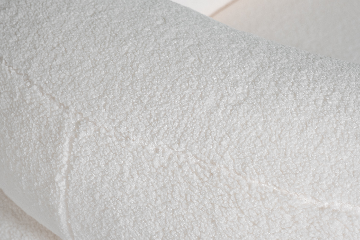 Диван трехместный белый искусственный мех 5