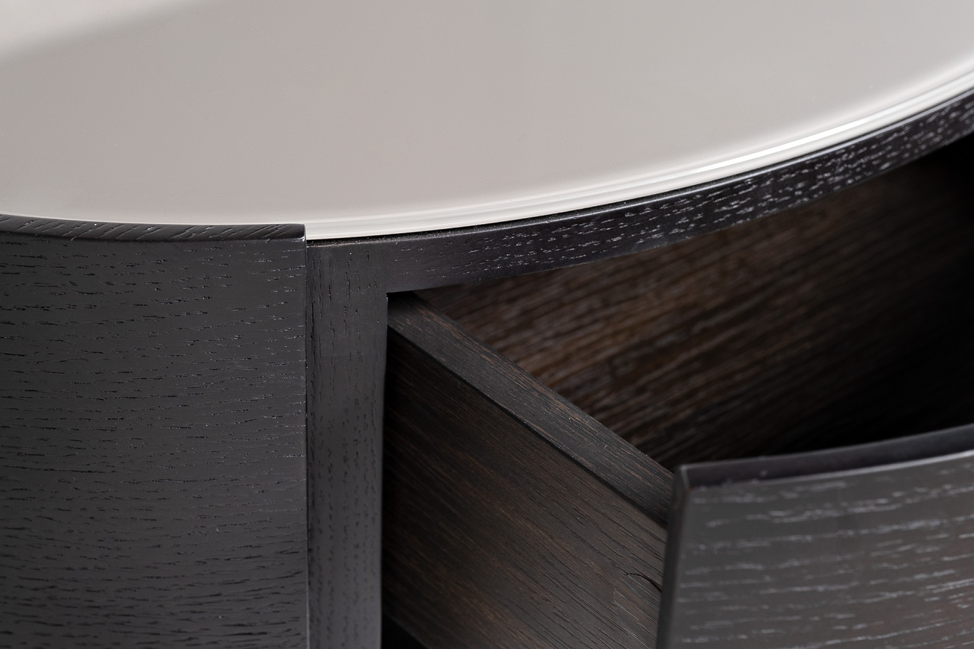 Тумбочка овальная 4