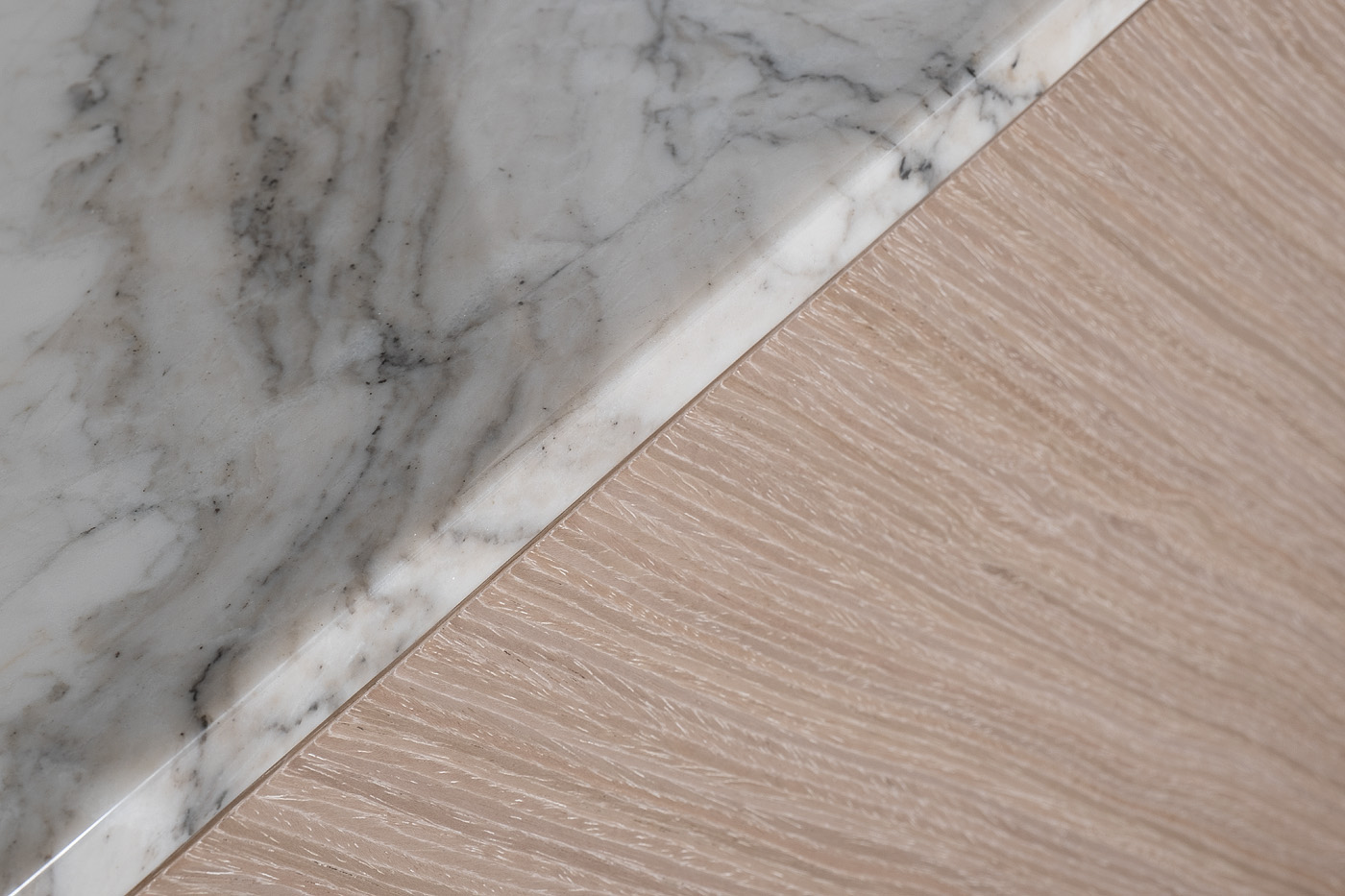 Тумба под телевизор светлый шпон/мраморная столешница 6