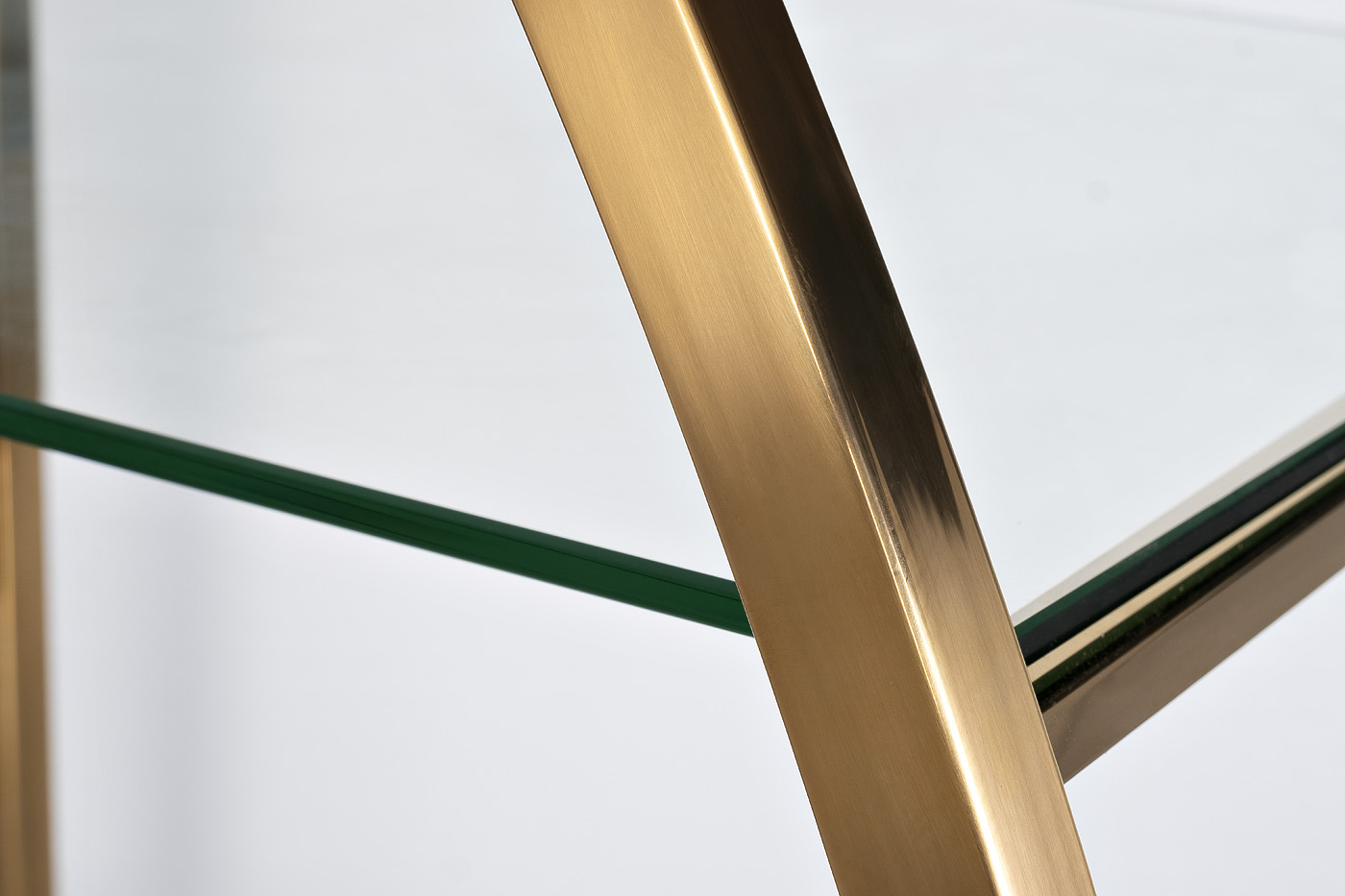 Стеллаж «Полусфера» прозр.стекло/золото 3