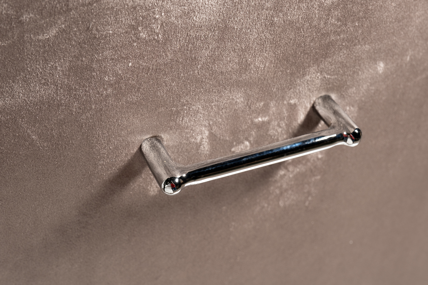 Кресло офисное серое велюровое/хром 6