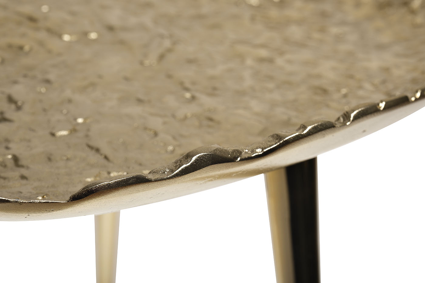 Столик журнальный металлический цвет золото 2