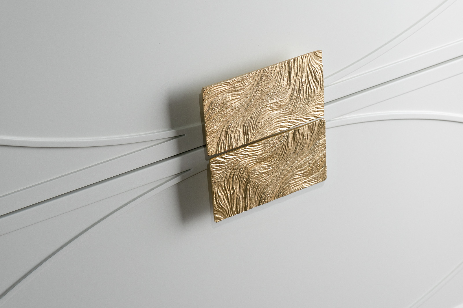 Комод с 2-мя ящиками бежевый 9