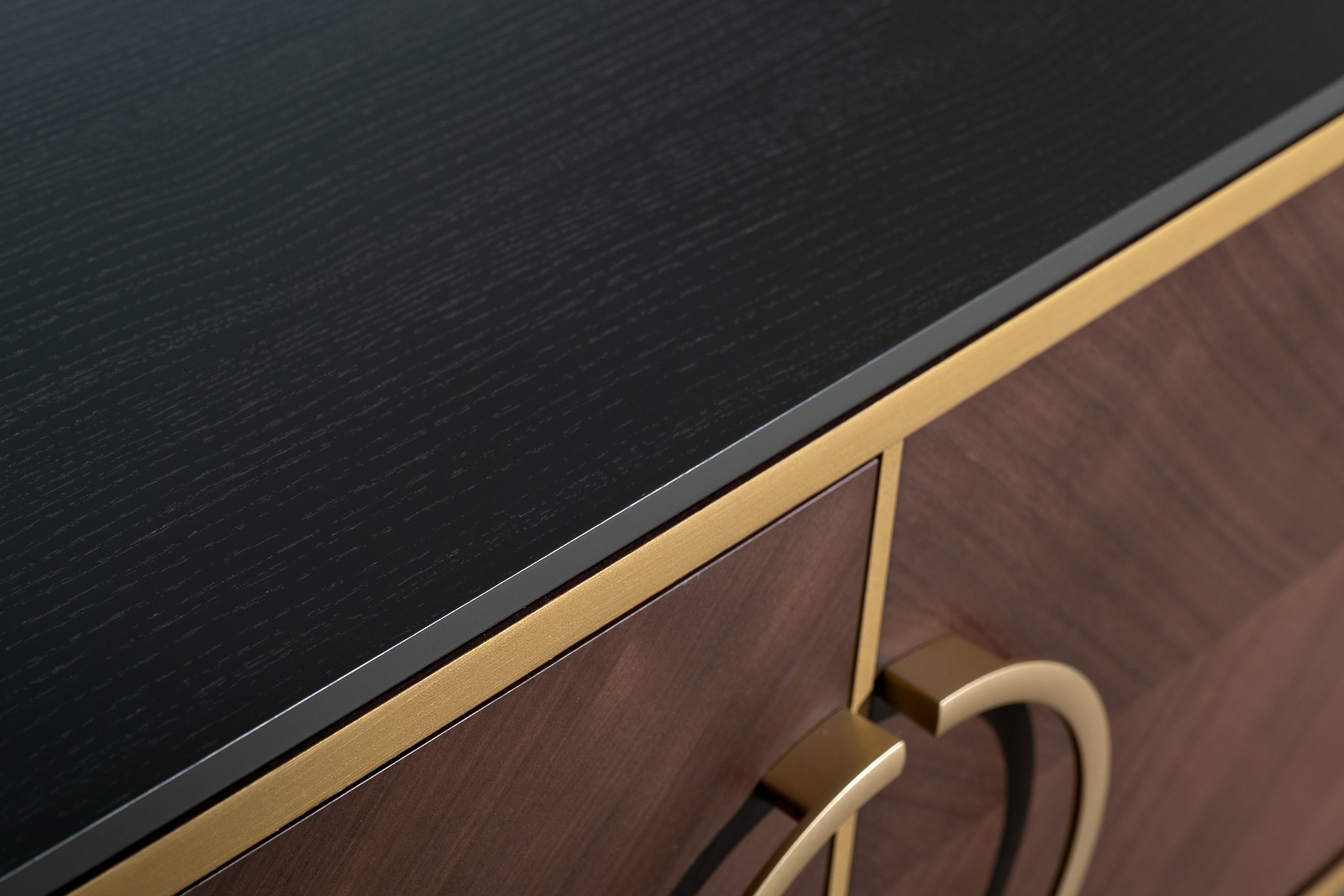 Тумба под телевизор с дверцами темный шпон 6