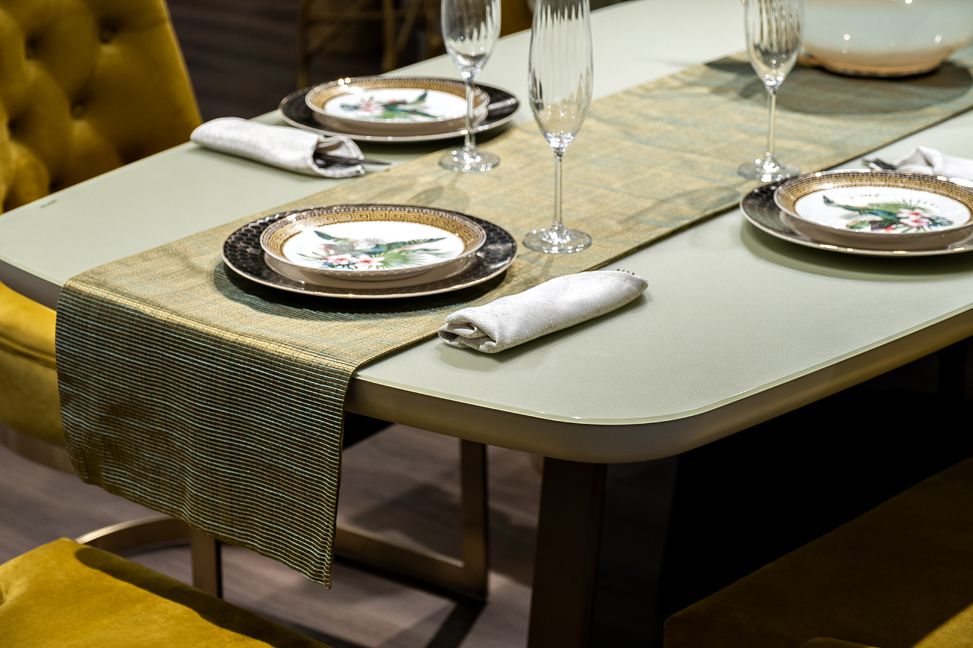 Текстильная дорожка для стола «Нефрит» зеленая 2