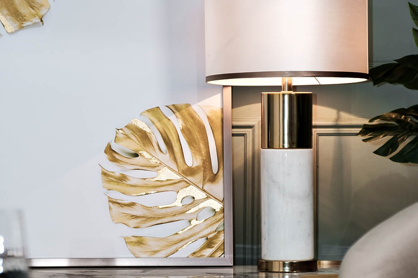 Холст «Золотые листья монстеры-1» в багете латунь 4