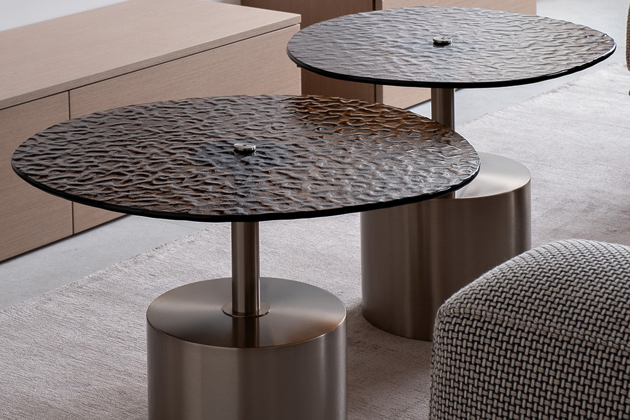 Столик журнальный с рельефным тонированным стеклом 5