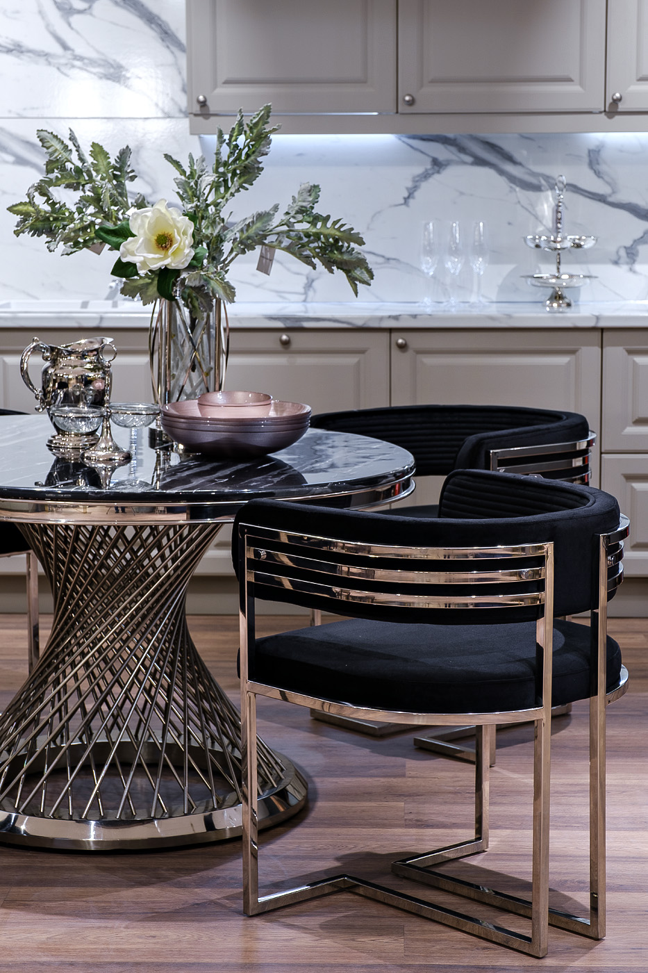 Стул велюровый черный/хром 6