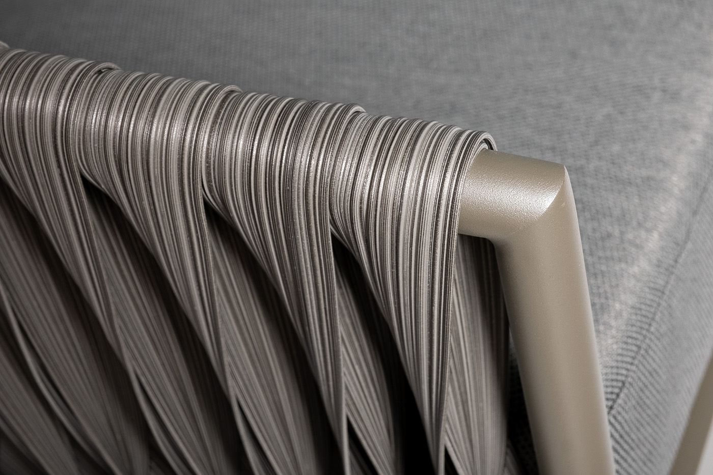 Кресло уличное «Муза» серое 3