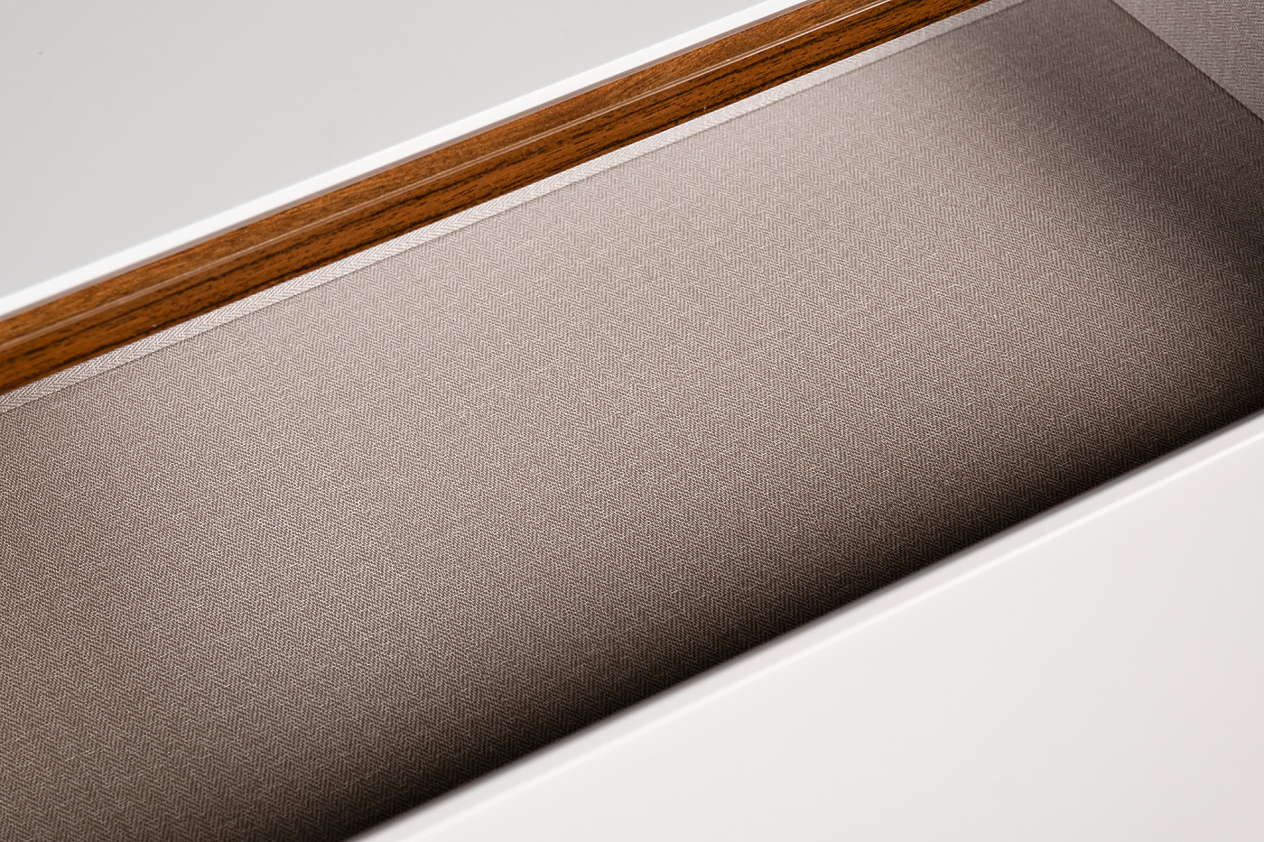 Комод с ящиками и дверцами белый 7