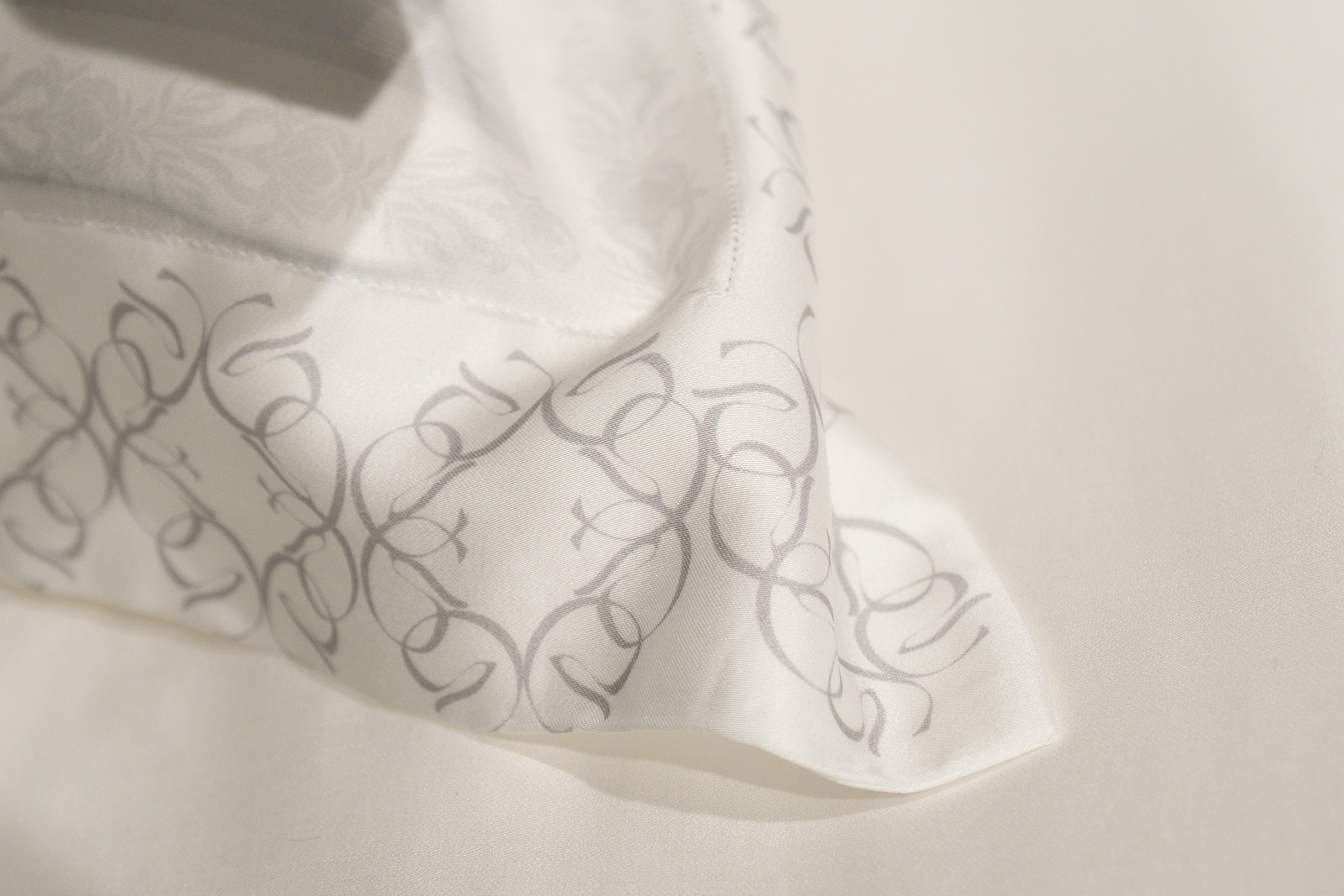 Комплект из 2х наволочек «Ирисы» 70х70см тенсель белый 4