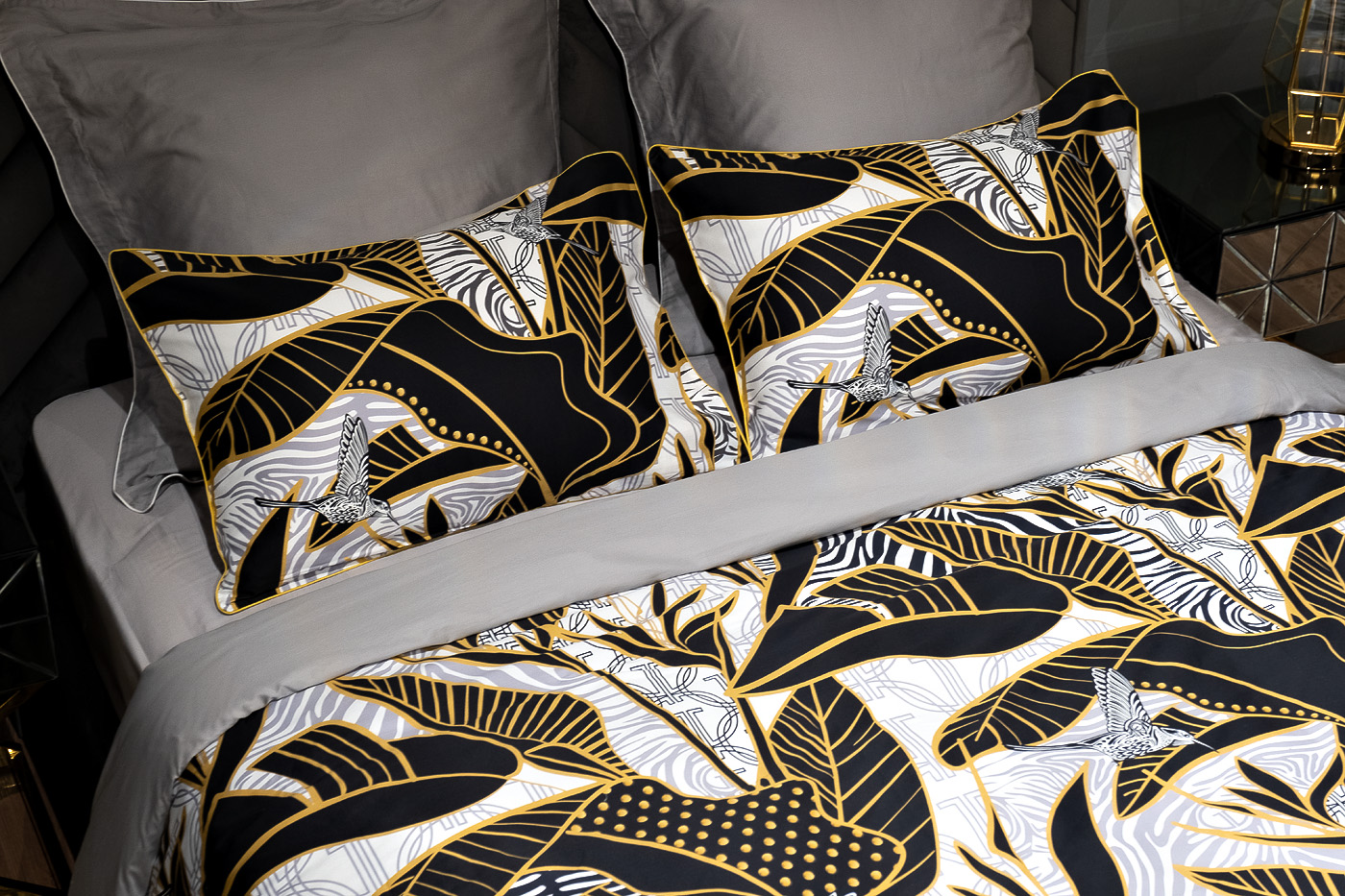 Комплект постельного белья «Тропики» золото/серый полуторный с наволочками 50х70см 3
