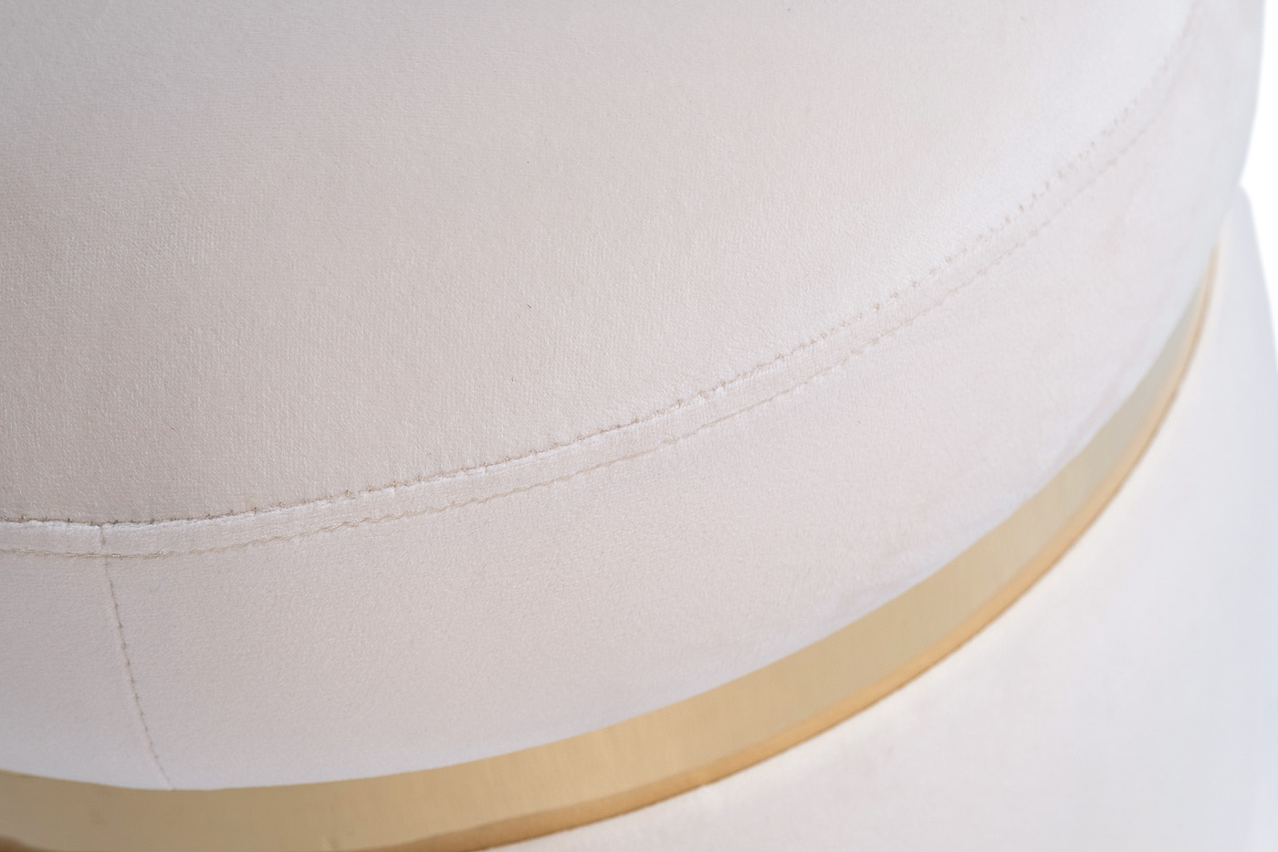 Пуф велюровый кремовый 2