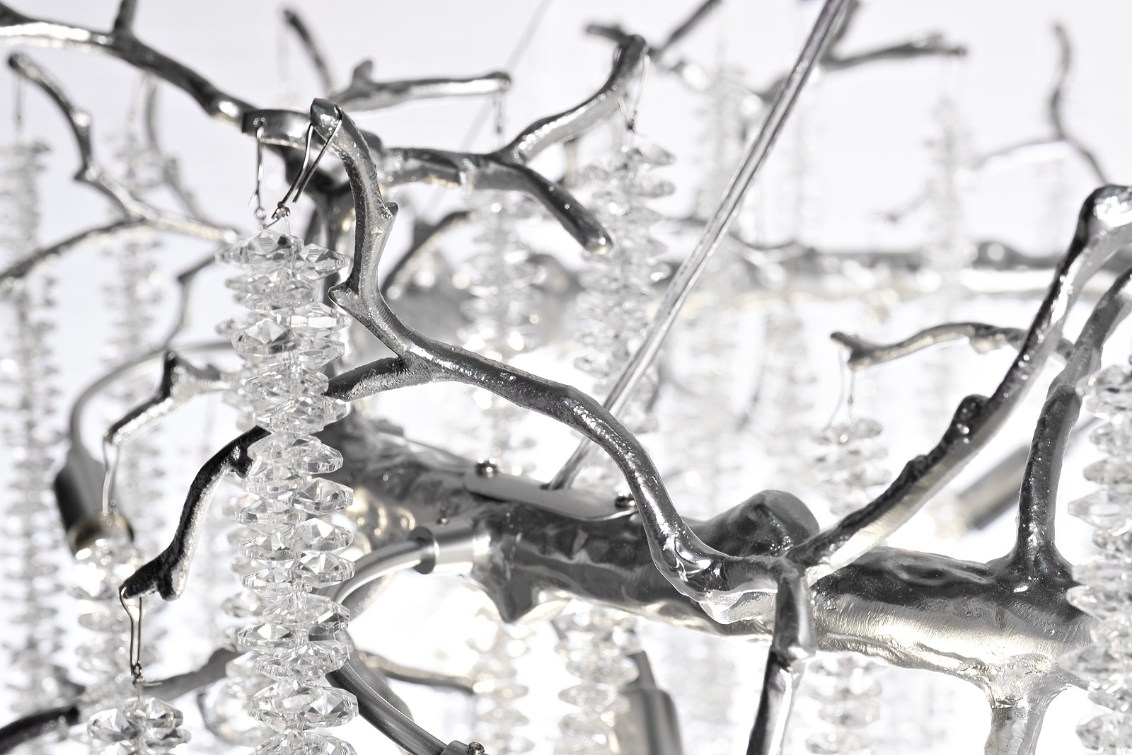 Люстра со стеклянными подвесками цвет серебро 2