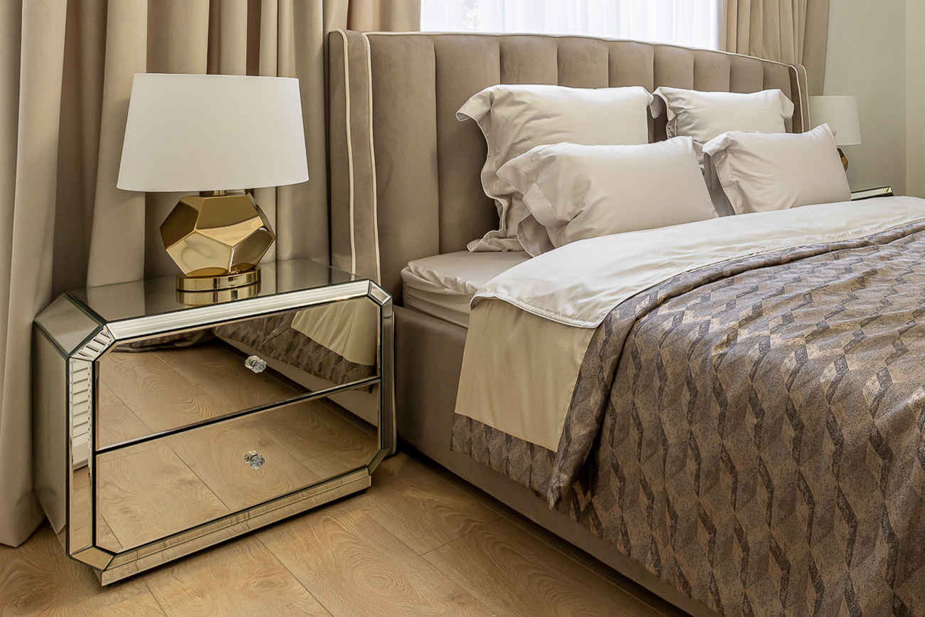 Лампа настольная золотая (белый абажур) 4