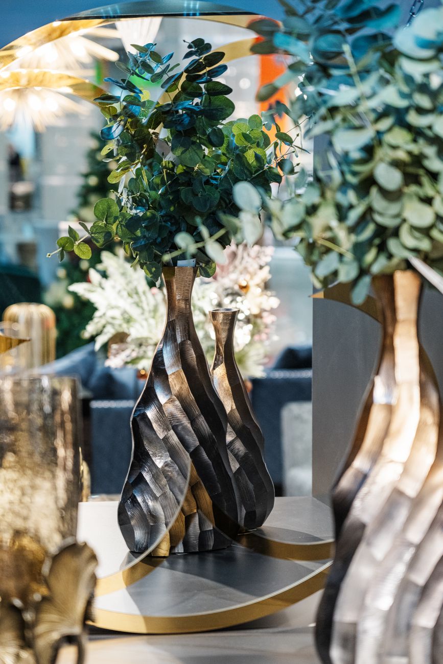 Ваза металлическая черно-золотистая 3