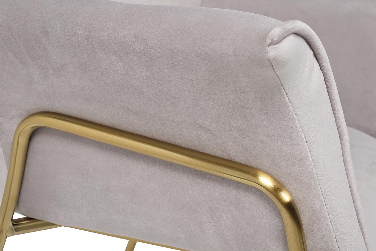 Кресло велюровое светло-серое на металлических ножках 4