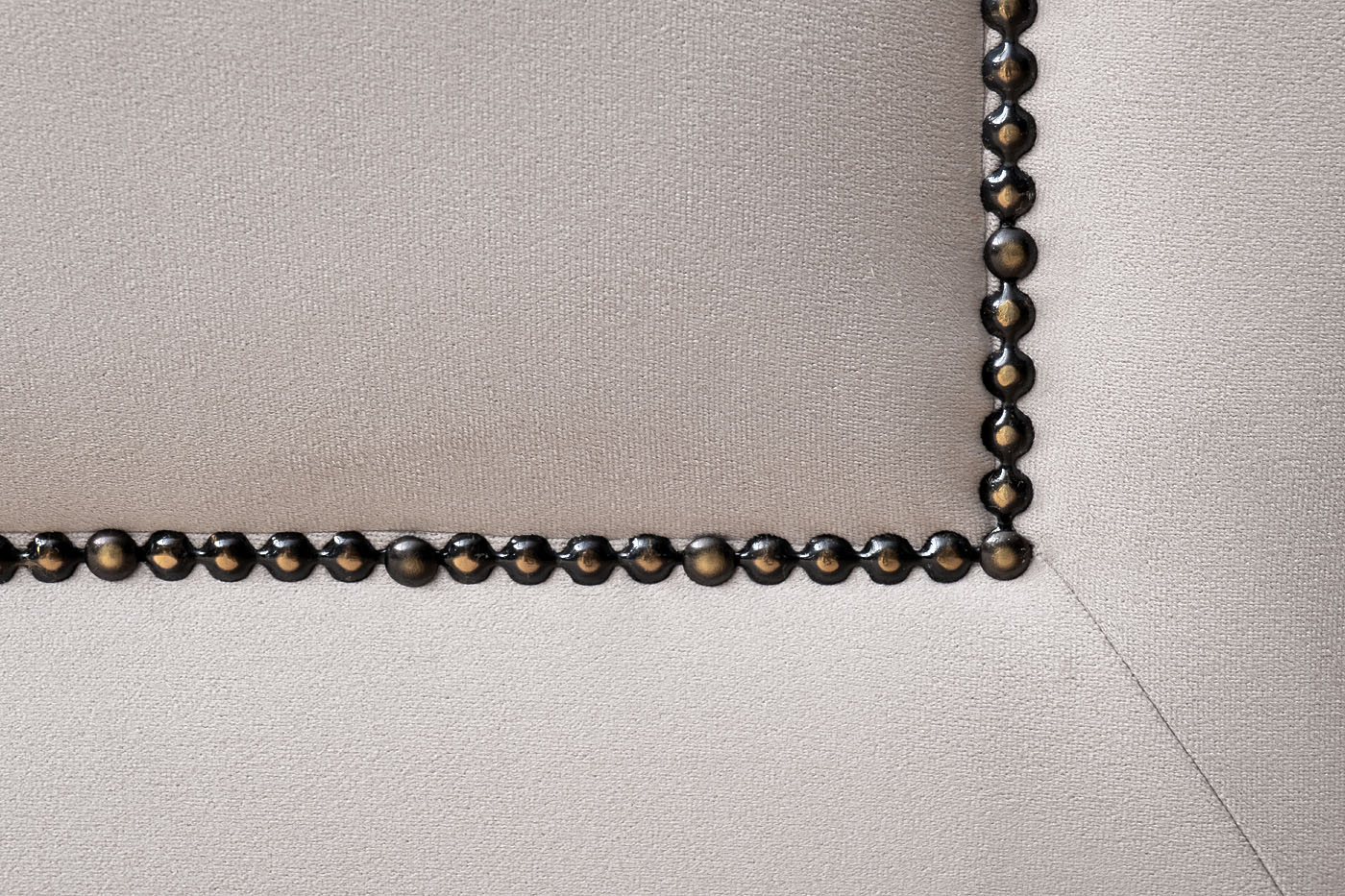 Диван Санремо(Sanremo) трехместный велюровый светло-серый 6