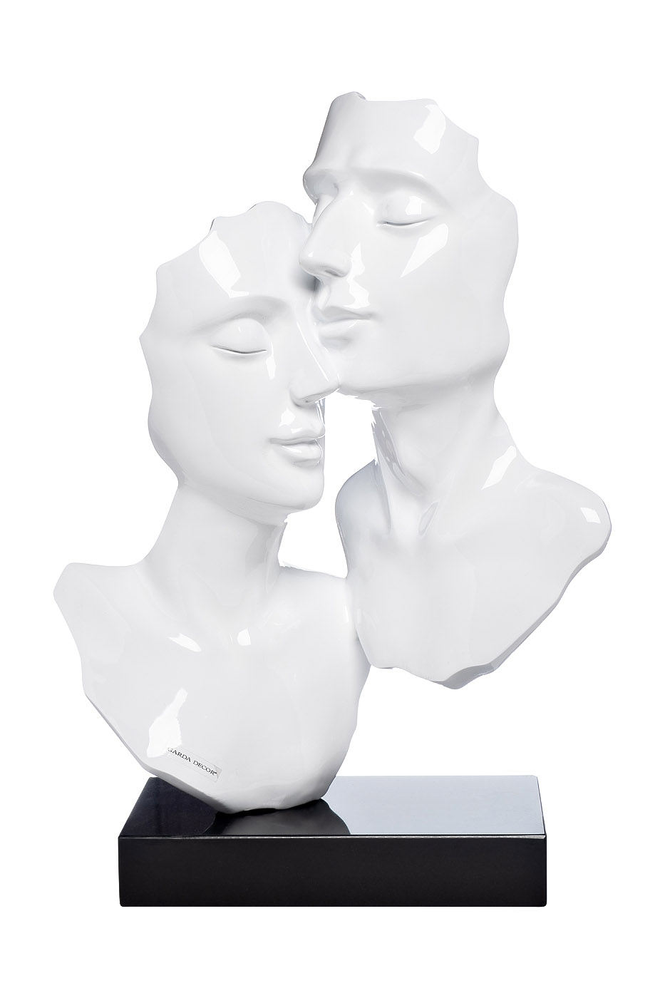 Статуэтка «Влюбленные» белая 1