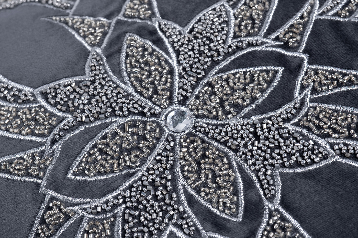 Подушка декоративная с вышивкой и бисером «Цветок» синяя 2