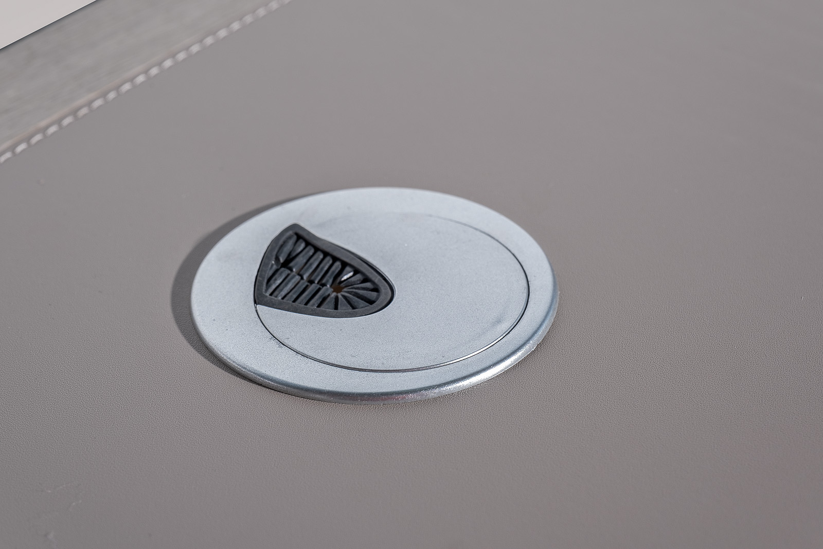 Стол письменный овальный 5