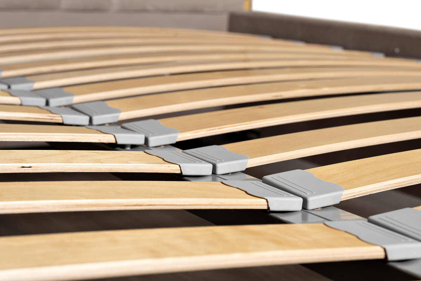 Кровать Lancy велюровая серая 6