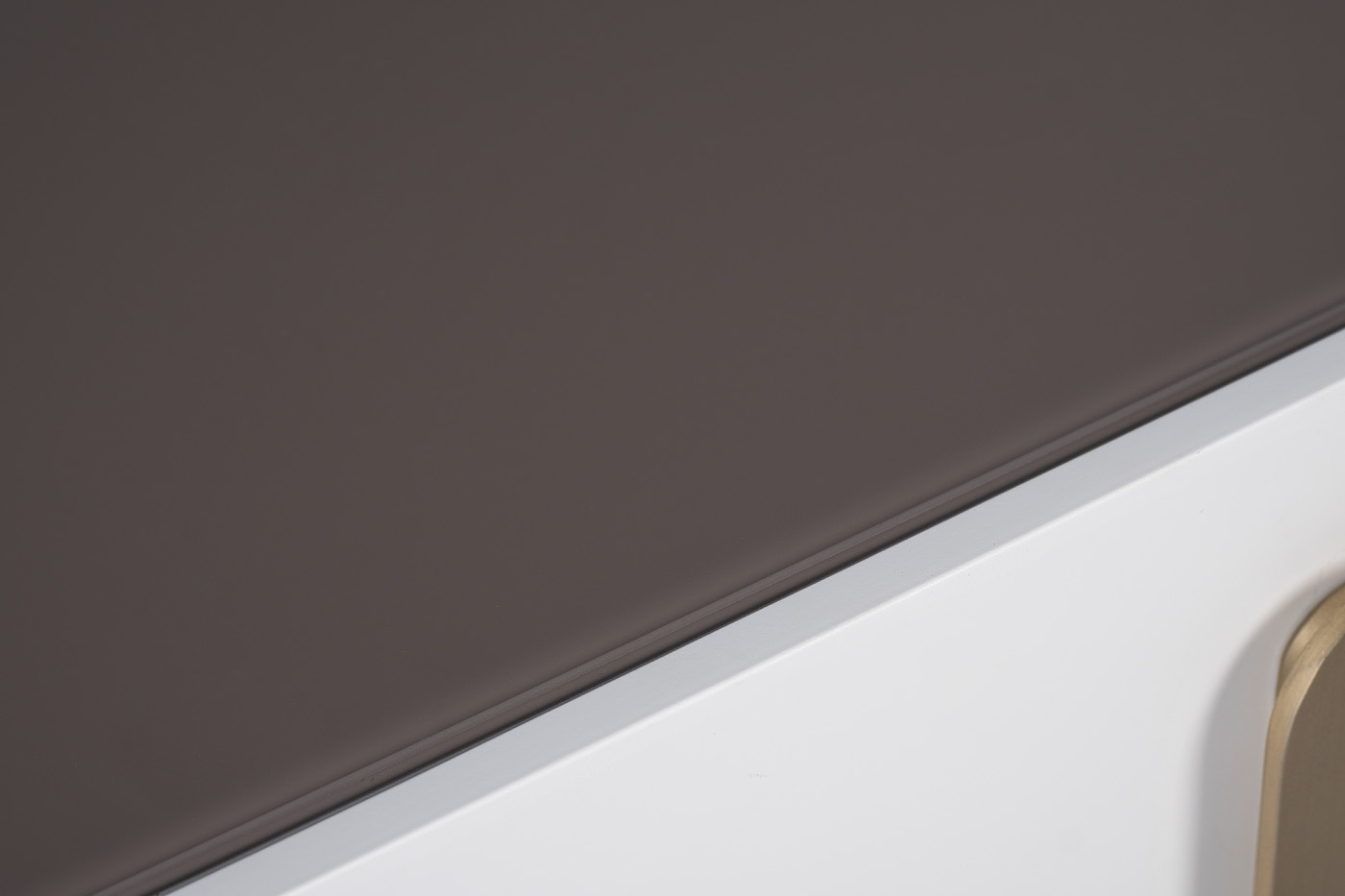 Консоль светлая с металлическим каркасом 4