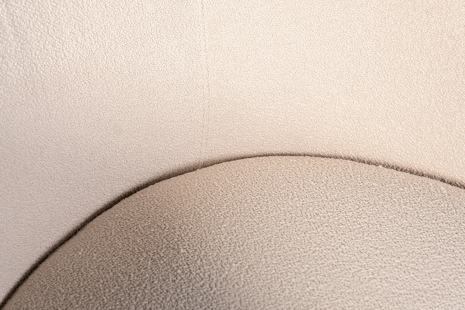 Кресло букле бежевое 4