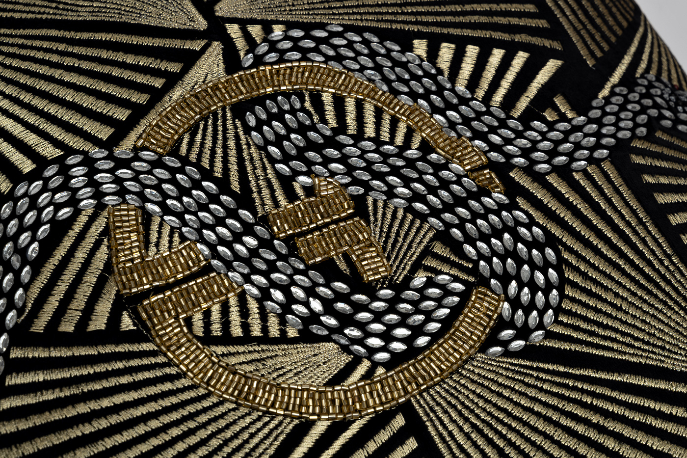 Подушка декоративная с бисером, стеклярусом и вышивкой «Антик» черная 2