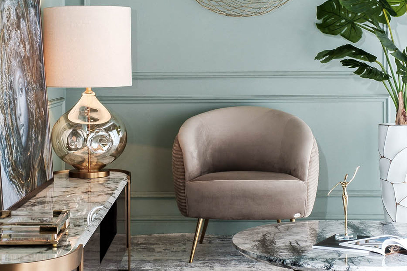 Кресло велюровое бежевое 9