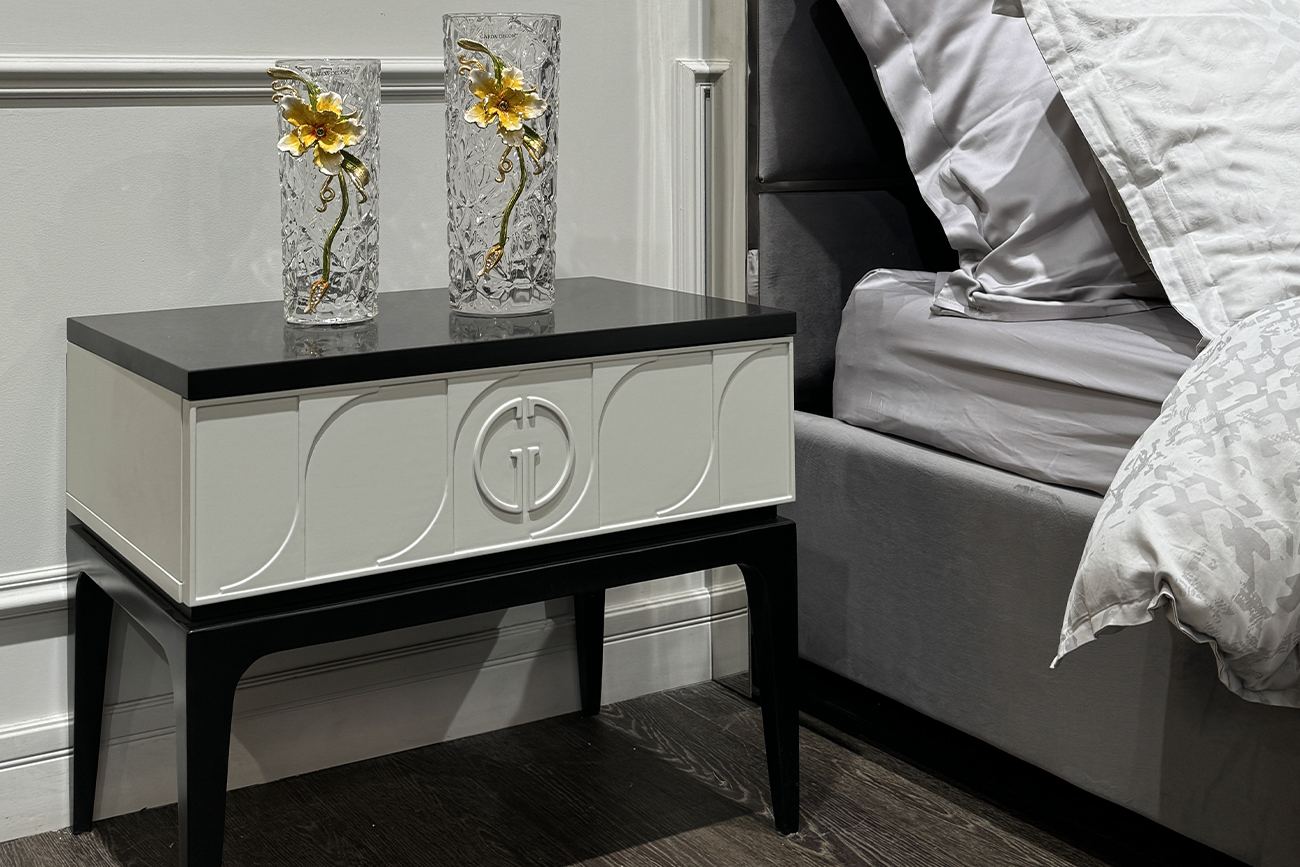 Ваза стеклянная с золотым цветком 2