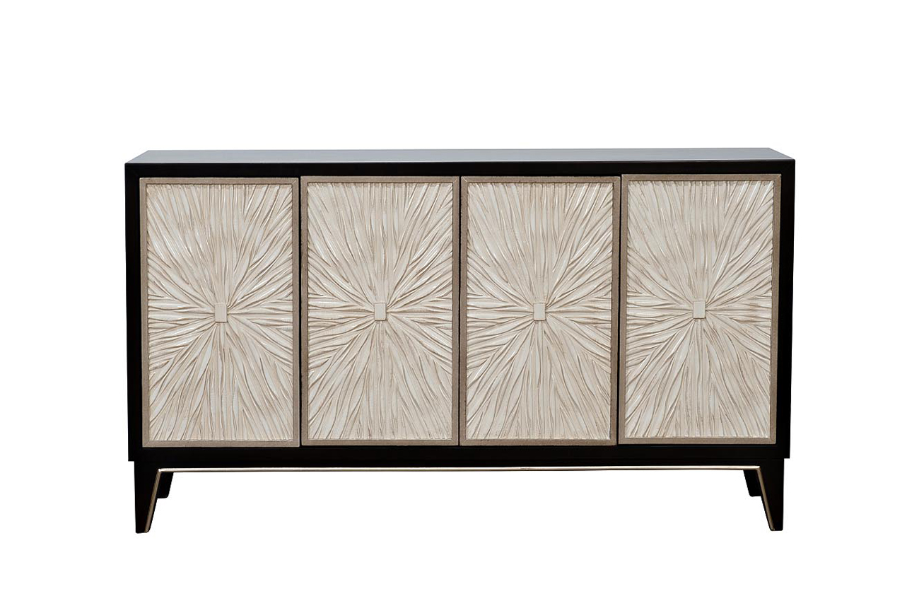 Комод с дверцами на деревянных ножках 1