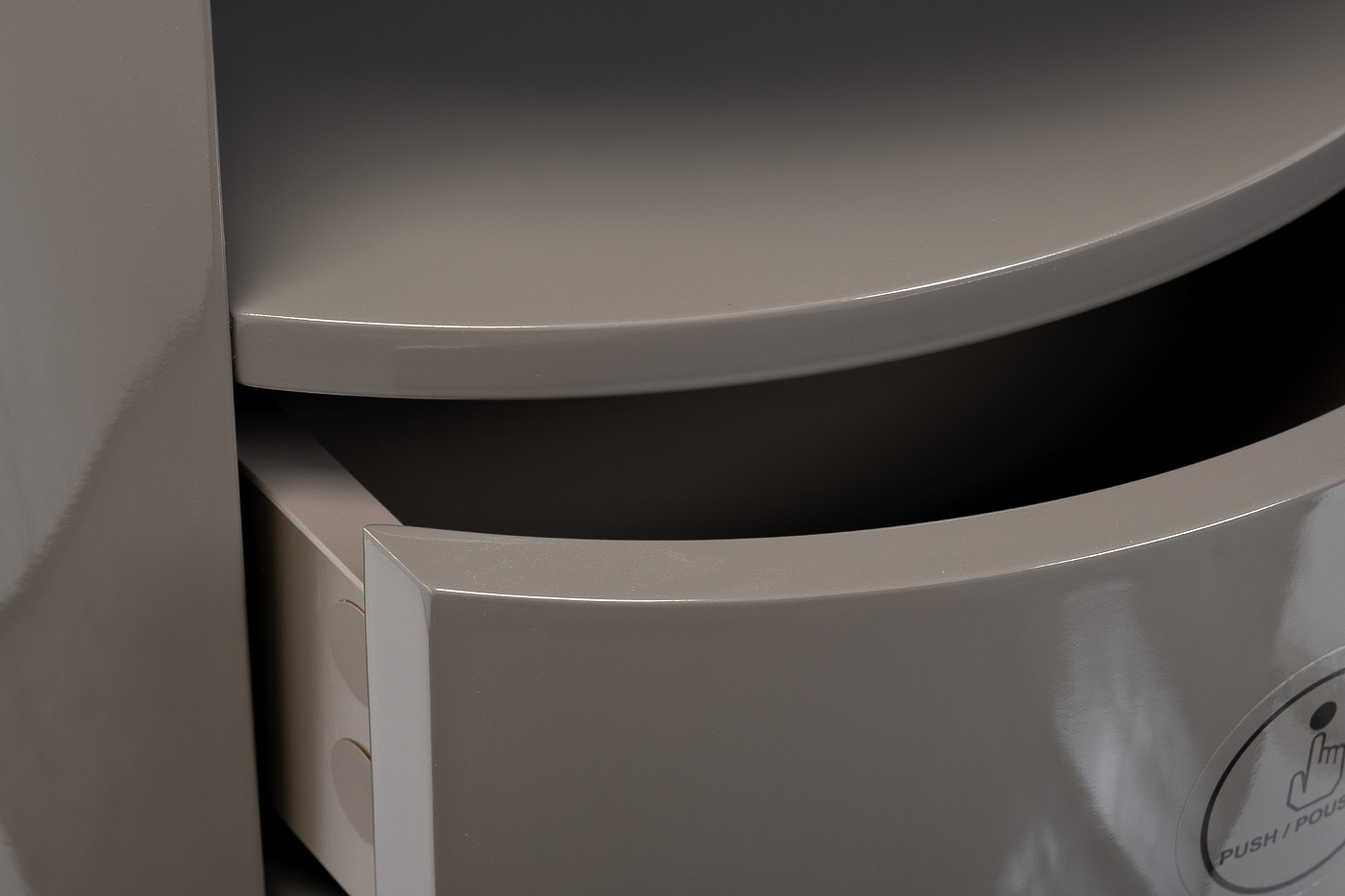 Тумбочка с ящиком 5