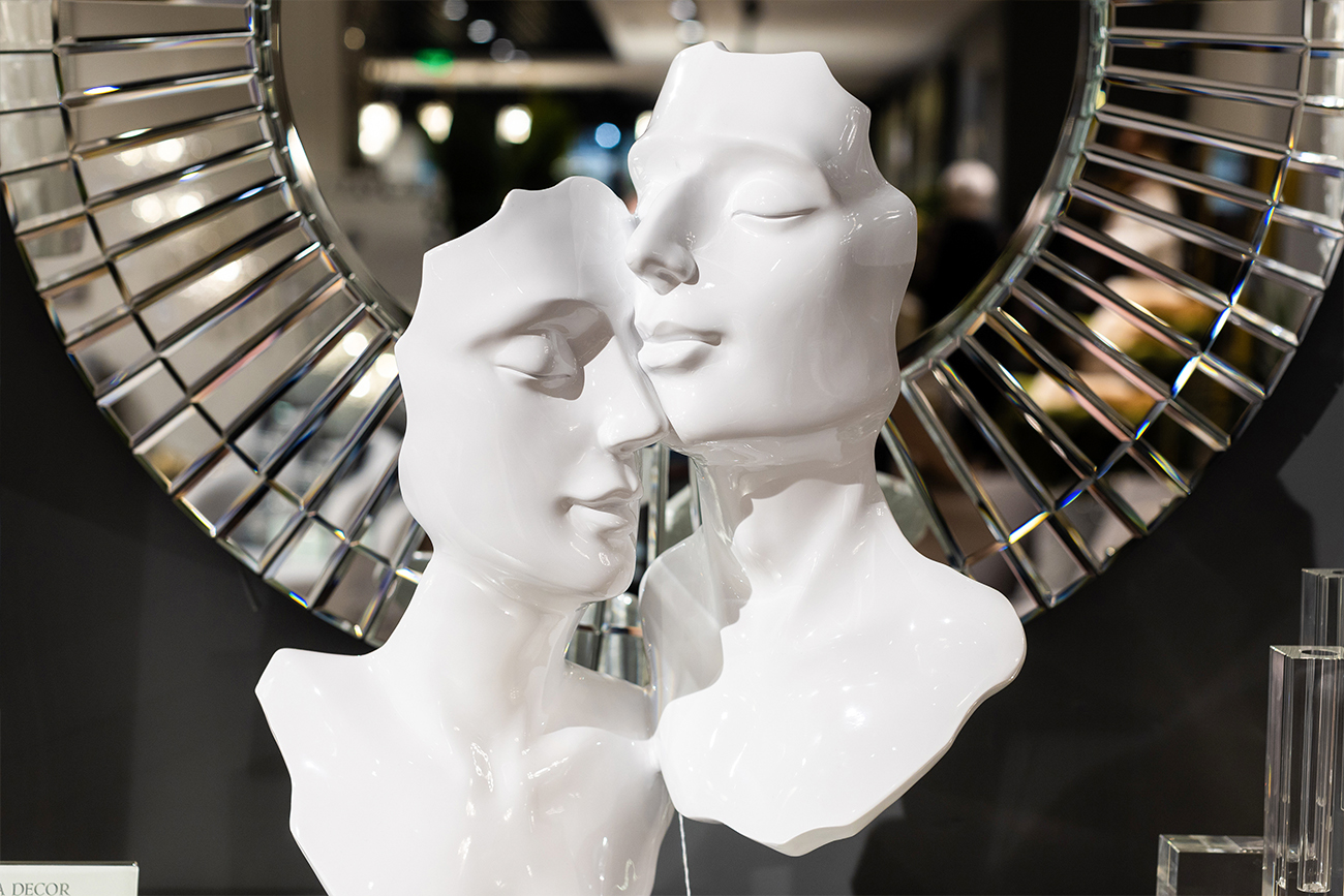 Статуэтка «Влюбленные» белая 2