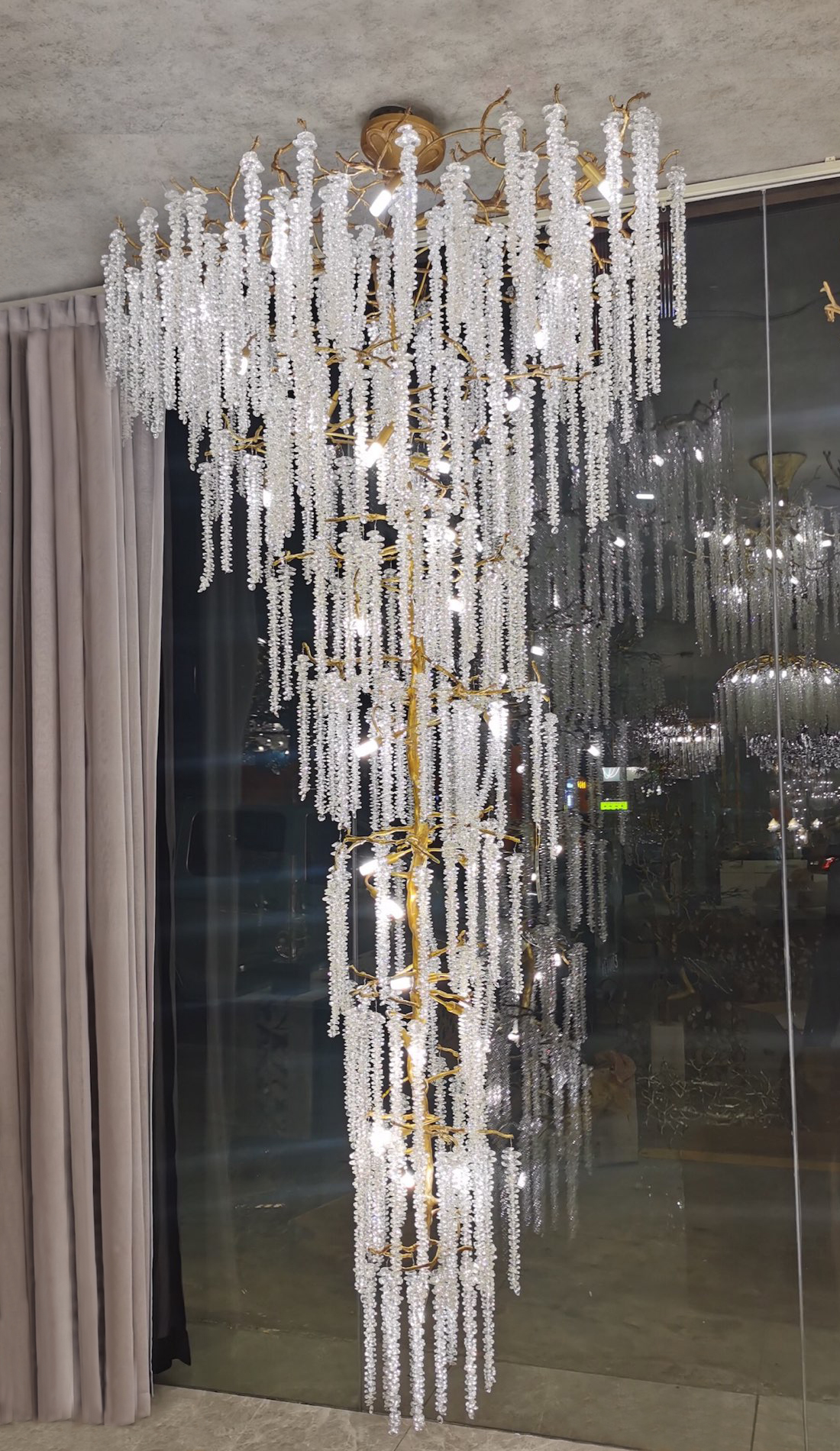 Люстра каскадная цвет золото 1